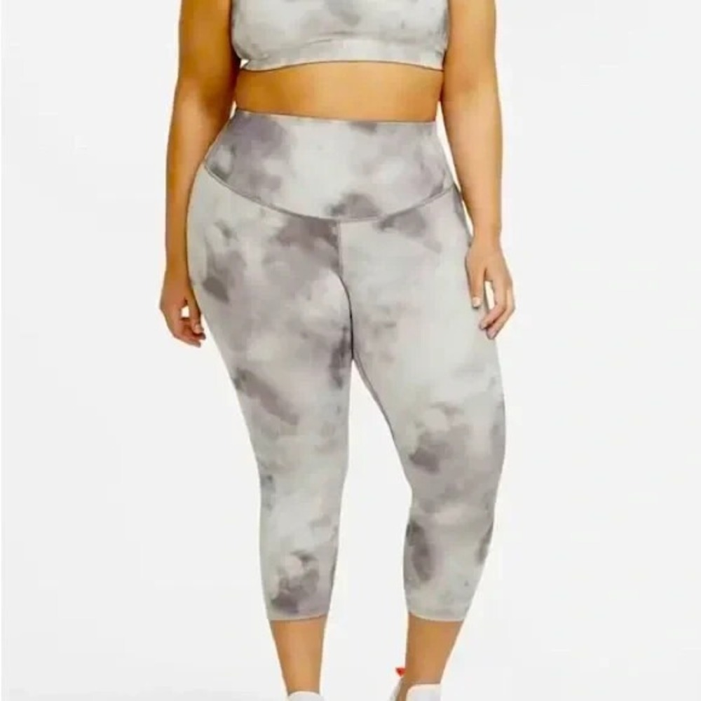 NIKE Women's Mid Rise Cropped Tie Dye Leggings‎ Smoke Gray PLUS Size 1X